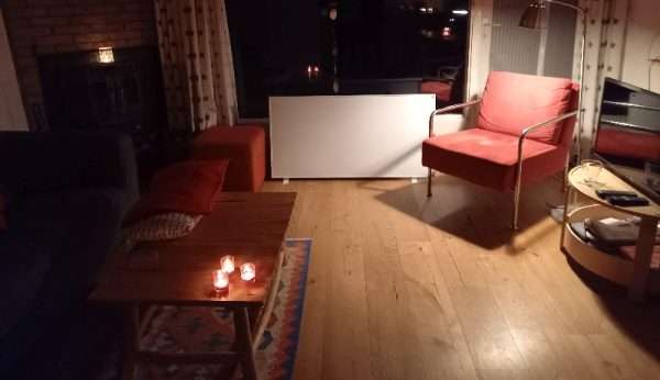 Verplaatsbare infrarood paneel in de huiskamer verhoogte de sfeer