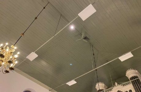 infrarood heater in kerk met heatscreen