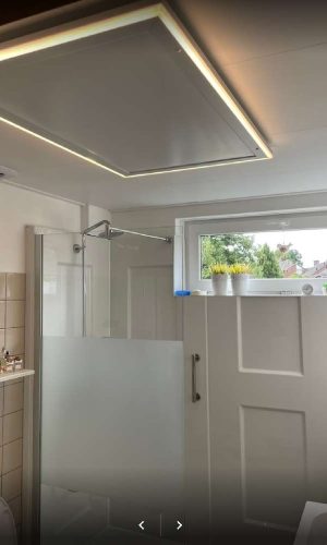 Infraroodpaneel met LED in de badkamer Infraroodpaneel met LED in de badkamer