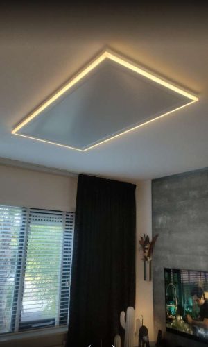 infraroodpaneel met verlichting in de huiskamer infraroodpaneel met verlichting in de huiskamer