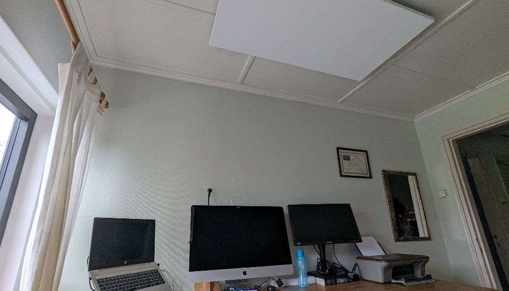 Een infrarood plafond paneel in je werkkamer