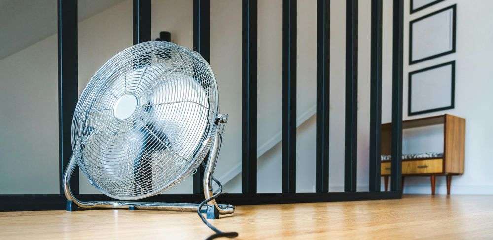 Het variëren van de kamer temperatuur in huis door ventilatie
