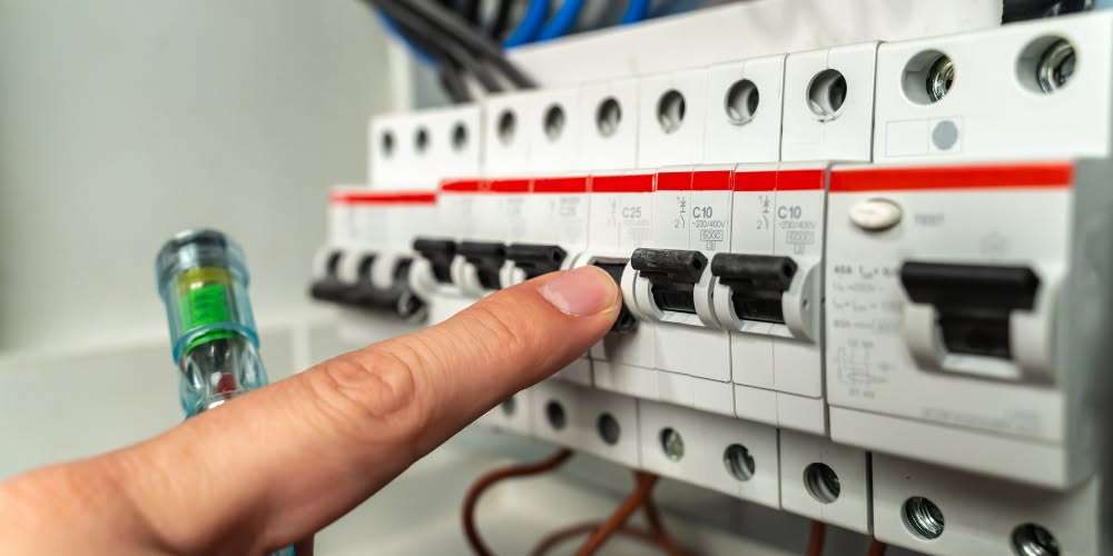 Veelgemaakte fouten bij het inschakelen van een elektricien