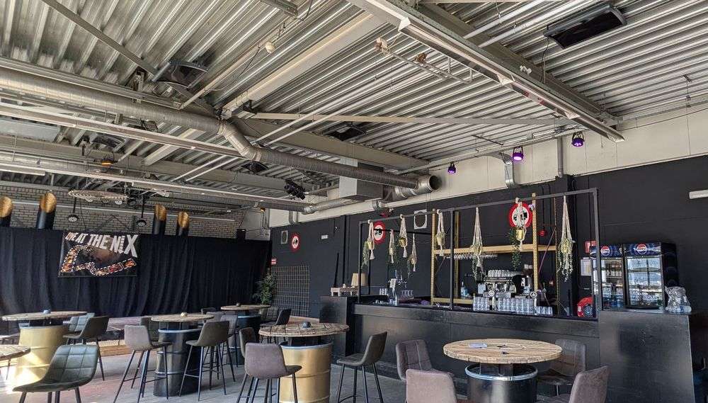Laadperron bar