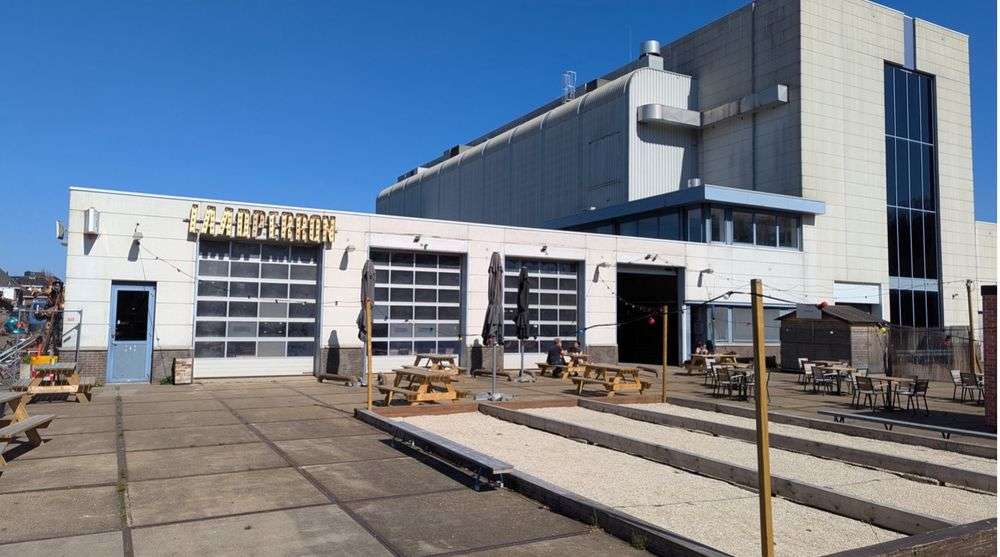 Laadperron tovert een oude drukkerij om tot een warme evenementenhal