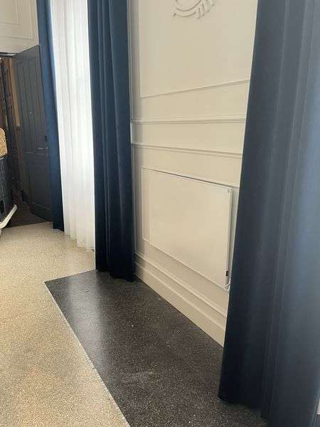 700 Watt paneel aan de wand