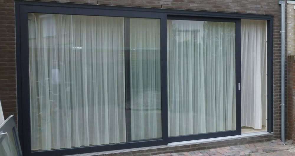 Kunststof schuifpui op maat voor meer comfort en licht